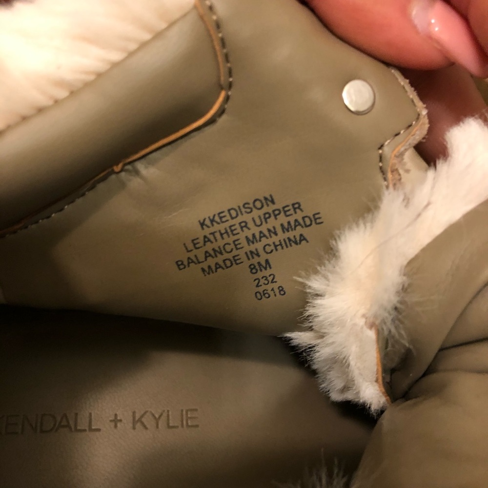 Kendall and Kylie snow boots - Picture 6 of 6